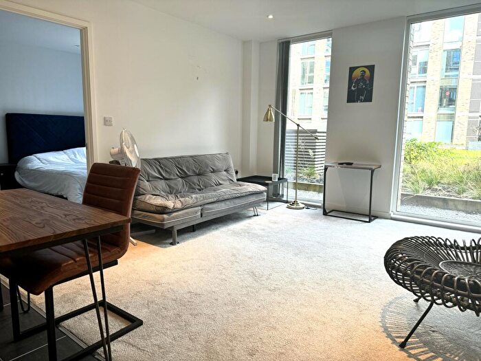 Flat To Rent In Burlington Square, Manchester, Hulme, M15