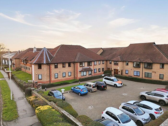 2 Bedroom Property For Sale In Queens Park Avenue, Billericay, CM12