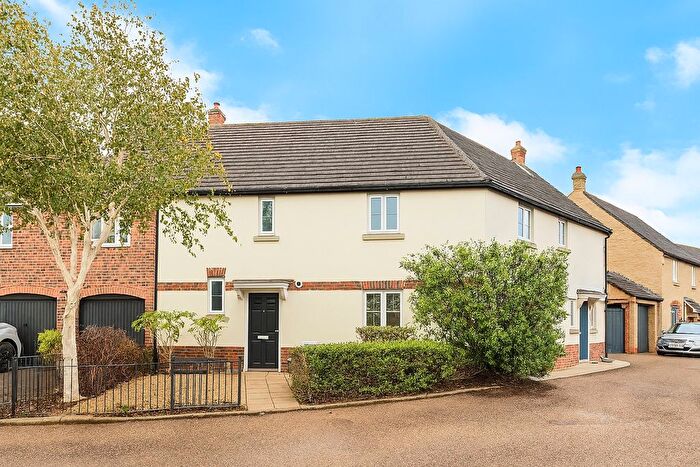 3 Bedroom Terraced House For Sale In Lupin Lane, Carterton, OX18