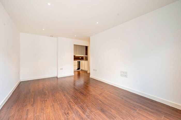 2 Bedroom Flat To Rent In Devan Grove, Manor House, London, N4