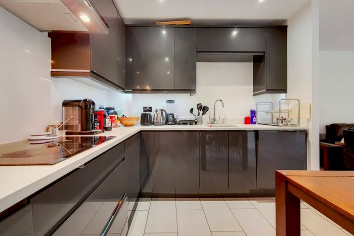 2 Bedroom Flat To Rent In Wadham Mews, Mortlake, London, SW14