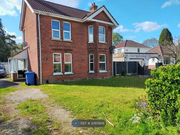 2 Bedroom Flat To Rent In Branksome, Poole, BH12