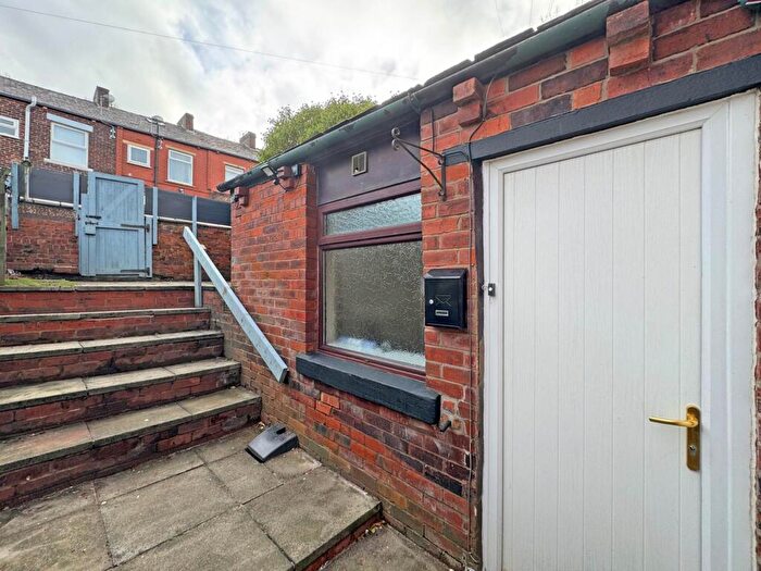 2 Bedroom Flat To Rent In Oldham Road, Royton, OL2