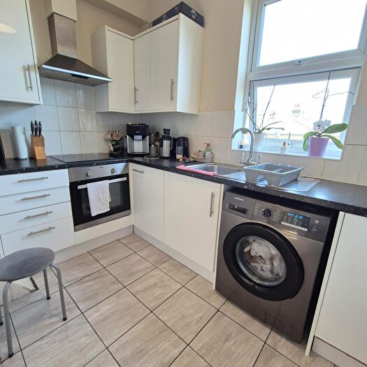 3 Bedroom Maisonette To Rent In Maryland Road, Wood Green, Haringey, London, N22