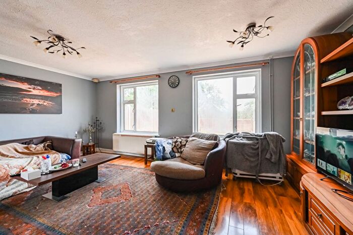 3 Bedroom Detached House For Sale In Butlers Drive, Epping Forest, London, E4