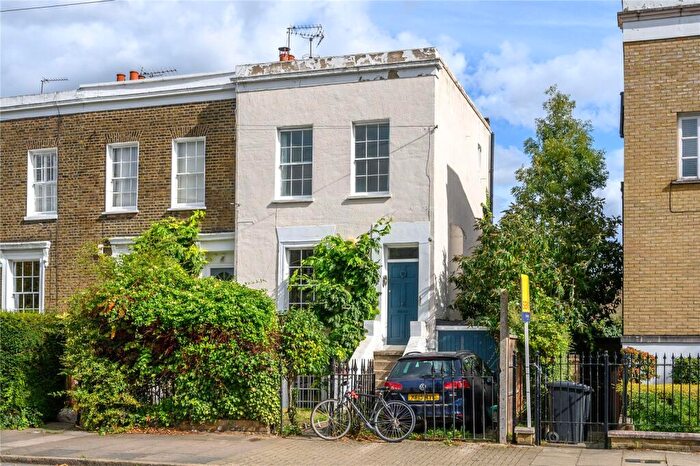 3 Bedroom Semi-Detached House For Sale In Ufton Road, Islington, London, N1