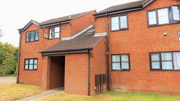 1 Bedroom Flat For Sale In Boltons Lane, Harlington, Hayes, UB3