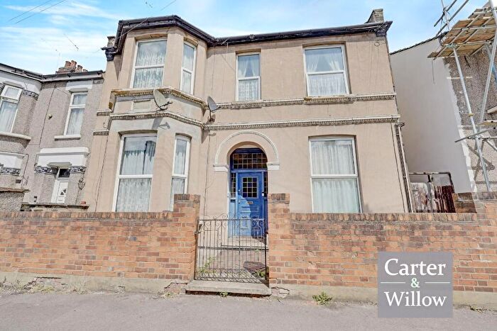 1 Bedroom Flat For Sale In Glenny Road, Barking, IG11