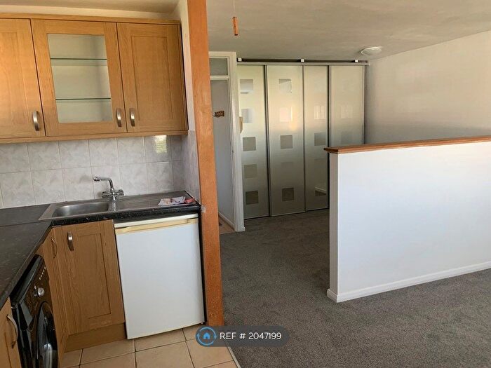 1 Bedroom Maisonette To Rent In Selwyn Court, Aylesbury, HP21