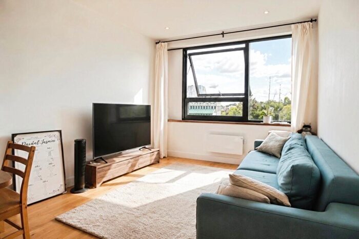 1 Bedroom Semi-Detached House For Sale In The Ring, Bracknell, Berkshire, RG12