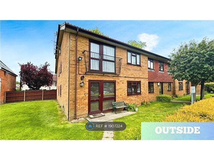 2 Bedroom Flat To Rent In St. Georges Road East, Aldershot, GU12