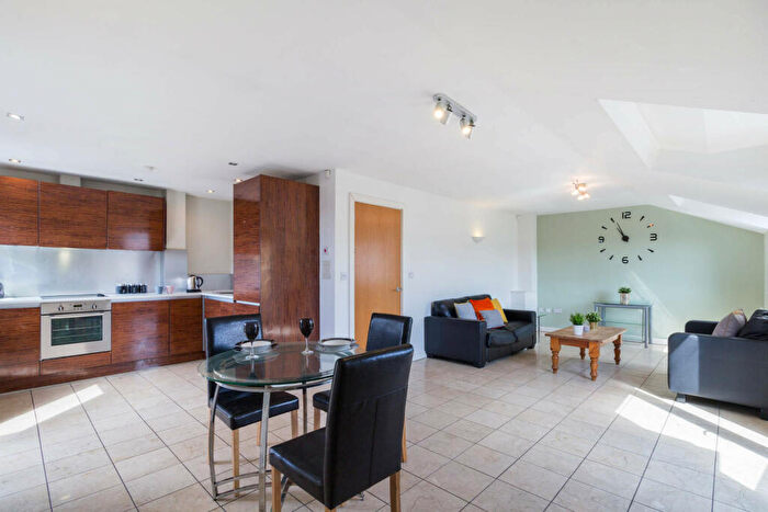 2 Bedroom Flat To Rent In Cross Granby Terrace, Leeds, LS6
