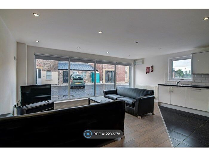 7 Bedroom Flat To Rent In Stonemasons Close, Liverpool, L7