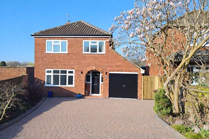3 Bedroom Detached House For Sale In Hill View Road, Hildenborough, TN11
