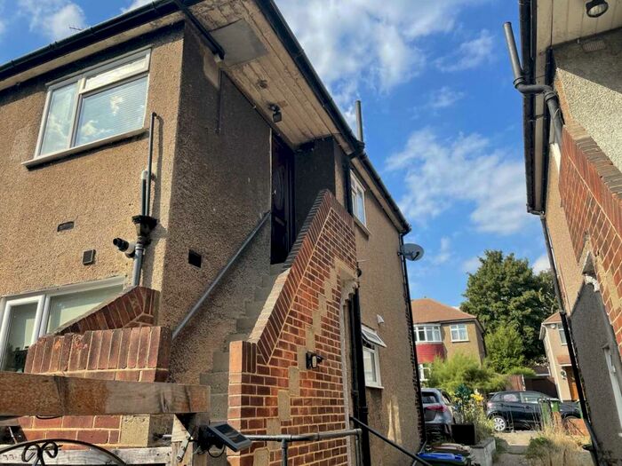 2 Bedroom Maisonette To Rent In Eversley Avenue, Barnehurst, DA7