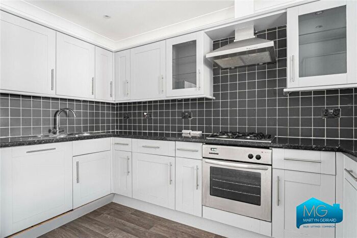 3 Bedroom Apartment To Rent In Princes Avenue, London, N3