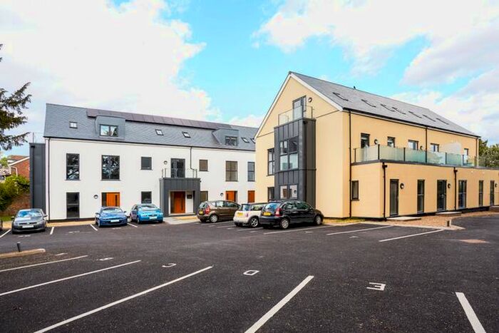 2 Bedroom Flat To Rent In Vine Court, Dorking, RH4