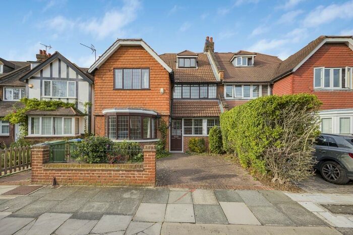 5 Bedroom Semi-Detached House To Rent In Highmore Road London, SE3