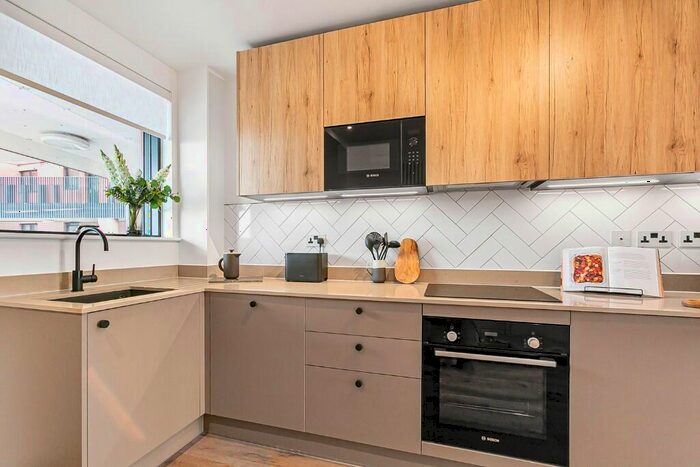 2 Bedroom Apartment For Sale In Water's Edge Court, Yeo Street, London, E3