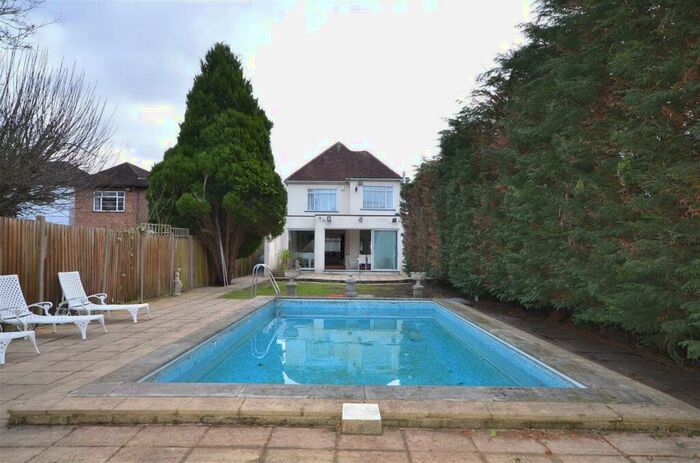 4 Bedroom Detached House To Rent In Penhurst Gardens, Edgware, Middlesex, HA8