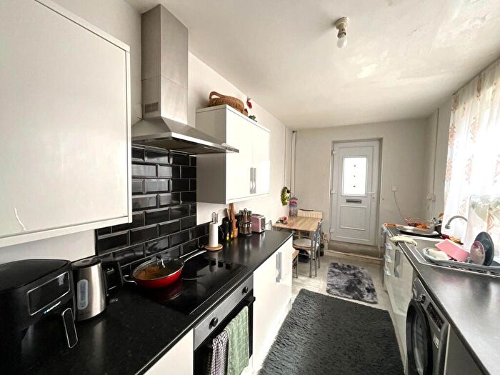 3 Bedroom Terraced House For Sale In New Street, Bentley, Doncaster, DN5