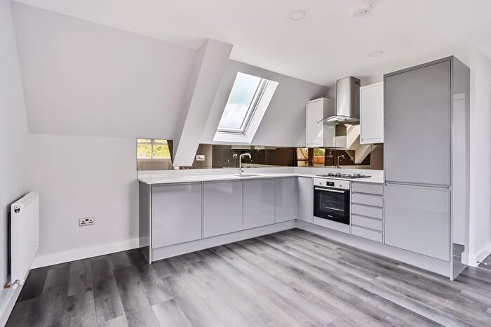 2 Bedroom Flat For Sale In Swilley Gardens, Oxford Road, Stokenchurch, High Wycombe, HP14