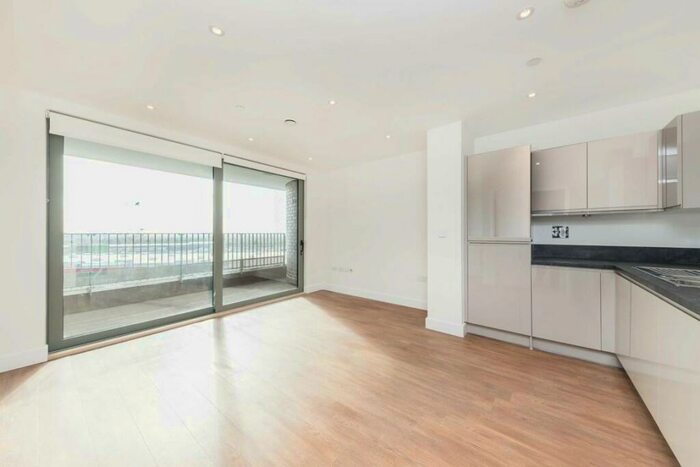 1 Bedroom Flat To Rent In Union Way, Willesden Junction, NW10