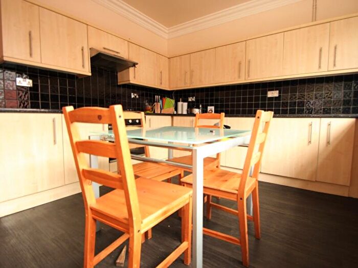 6 Bedroom Terraced House To Rent In Manor Drive, Hyde Park, Leeds, LS6