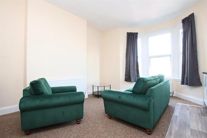 3 Bedroom Flat To Rent In Newbridge Road, Bath, BA1