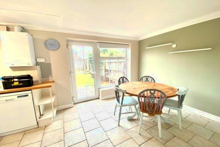 3 Bedroom Property To Rent In Springbank Way, Cheltenham, GL51