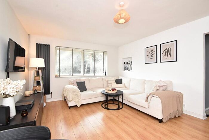 2 Bedroom Maisonette For Sale In Layton Court, Weybridge, KT13