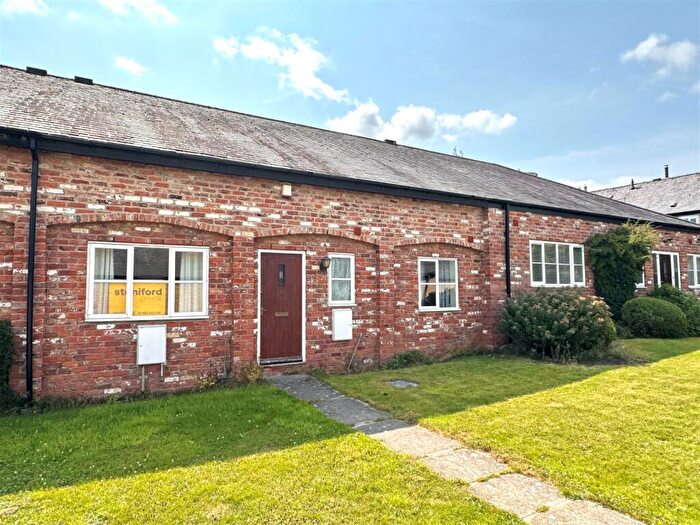2 Bedroom Bungalow For Sale In Easenby Close, Swanland, HU14