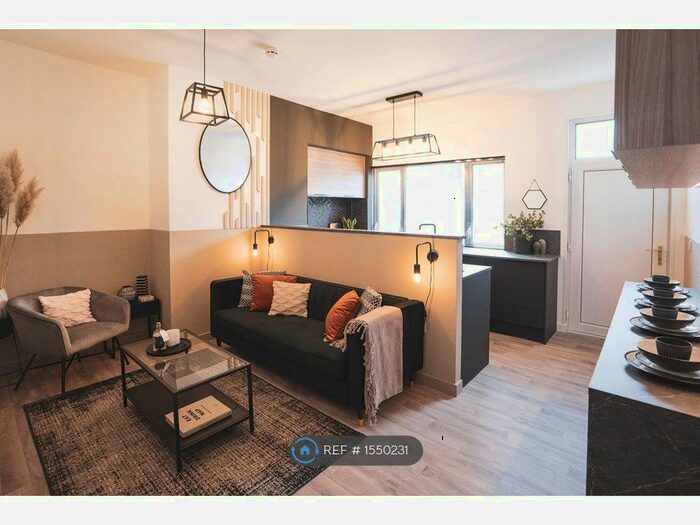 6 Bedroom Semi-Detached House To Rent In Headingley Avenue, Leeds, LS6