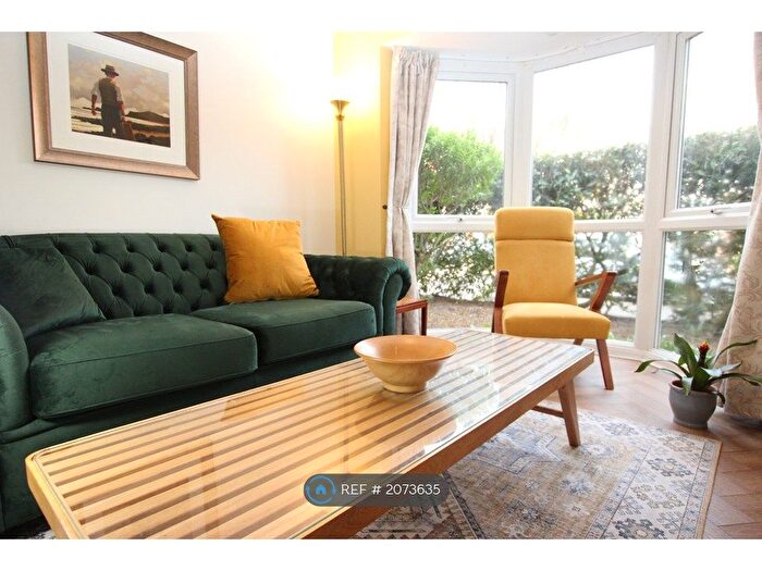 1 Bedroom Flat To Rent In Braver Court, Teddington, TW11