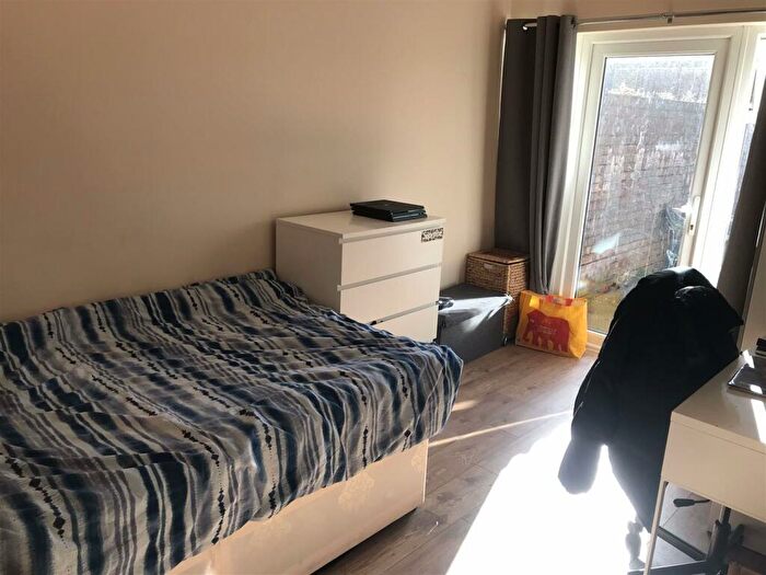 5 Bedroom Flat To Rent In Coronation Road, Bristol, BS3