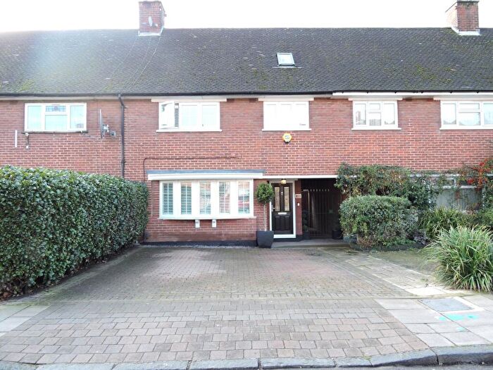 3 Bedroom Terraced House For Sale In Kempe Road, Enfield, EN1