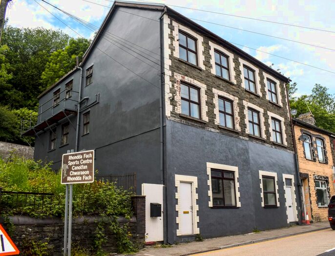 1 Bedroom Flat To Rent In East Road, Tylorstown, CF43