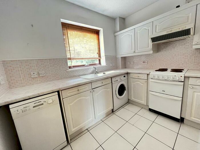 1 Bedroom Flat To Rent In Castle Gait, Paisley, Renfrewshire, PA1