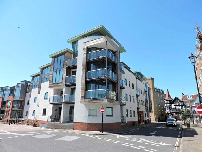2 Bedroom Garage / Parking For Sale In Seagers Court, Portsmouth, PO1