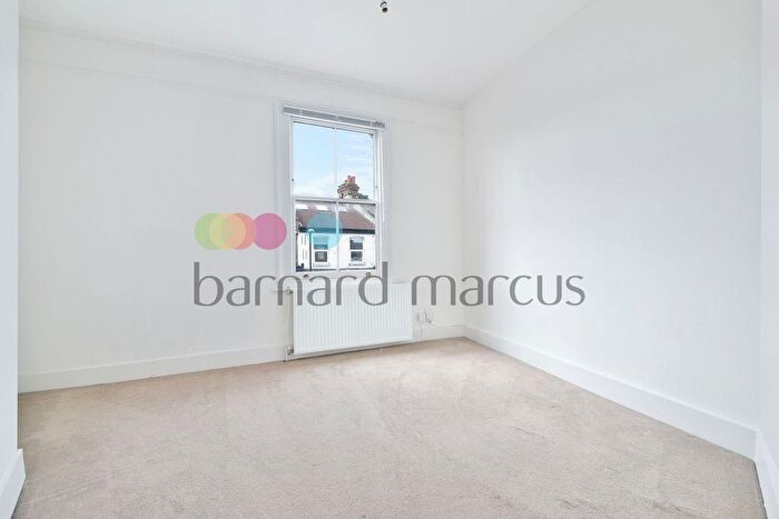 3 Bedroom Flat To Rent In Caxton Road, London, SW19