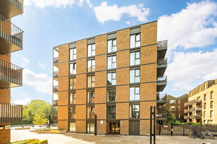 2 Bedroom Flat To Rent In Navigators Walk, Hackney Wick, E3