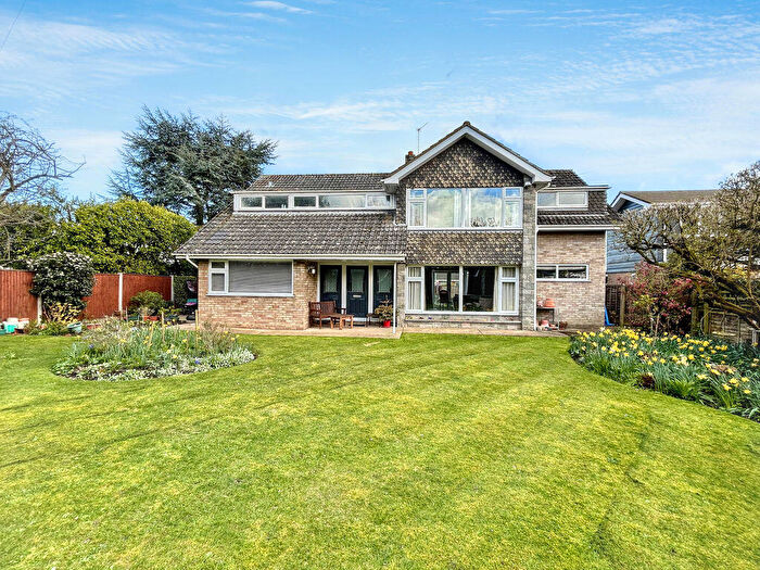 4 Bedroom Detached House For Sale In Lowestoft Road, Gorleston, NR31