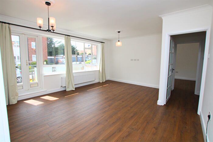 2 Bedroom Apartment To Rent In Freeland Park, Holders Hill Road, Hendon, NW4