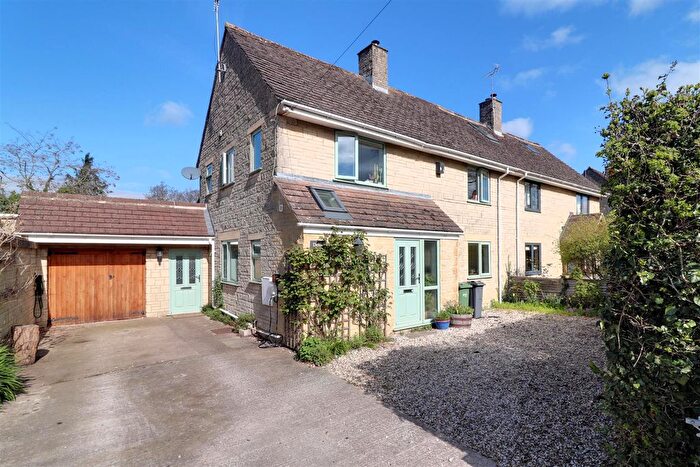 3 Bedroom Semi Detached House For Sale In Haresfield, Stonehouse, GL10