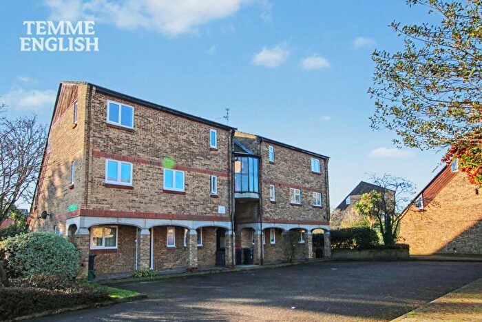 2 Bedroom Flat For Sale In Riffams Drive, Basildon, SS13