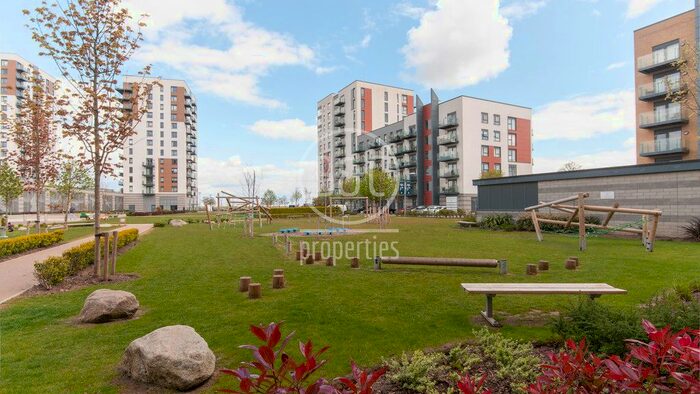 2 Bedroom Flat To Rent In Admiralty Court, Victory Pier ME7