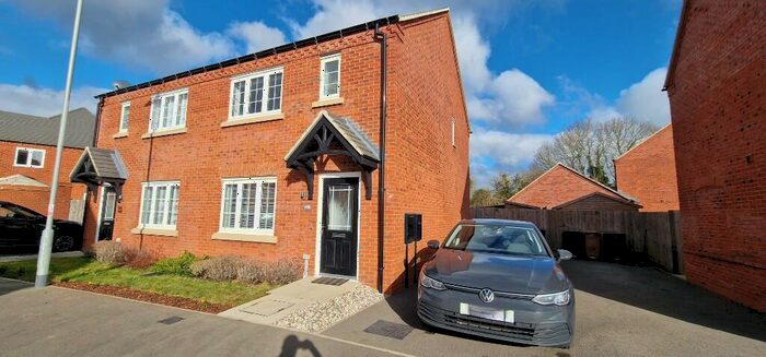 3 Bedroom Semi-Detached House For Sale In Elmlands Close, DE72
