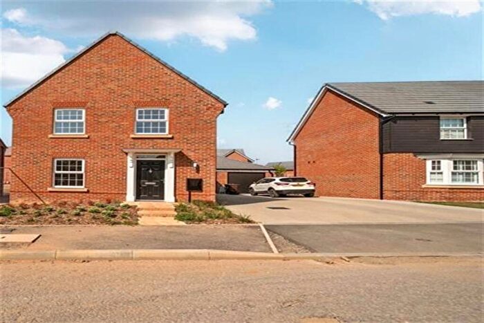 4 Bedroom Detached House To Rent In Bedroom Detached House In Farmers Road, Finchampstead, RG40