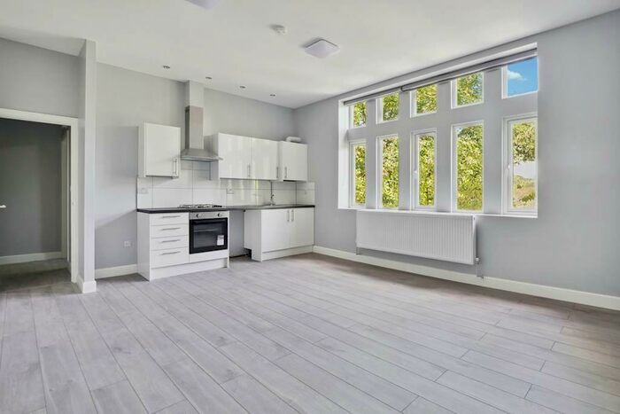 3 Bedroom Flat To Rent In Westwood Hill, London, SE26