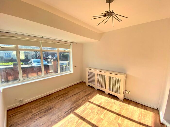 3 Bedroom Semi-Detached House To Rent In Ferndown Road, Northern Moor, M23